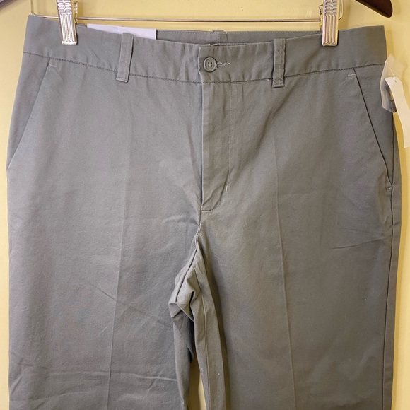 NWT GAP Olive Green Classic Fit Capri Pants Size 8 - Picture 2 of 10